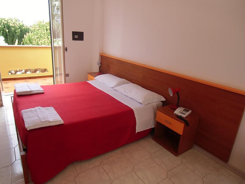 Villaggio Hotel Club Calanovellamare Пираино Номер фото